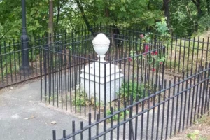 Tumba de un 'Niño Amable' en Riverside Park