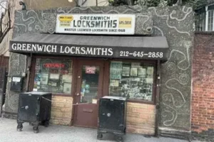 La curiosa fachada de llaves en Greenwich Locksmiths