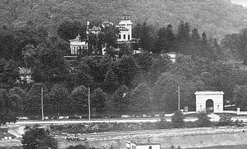 Mansión y arco de Seaman-Drake en 1903