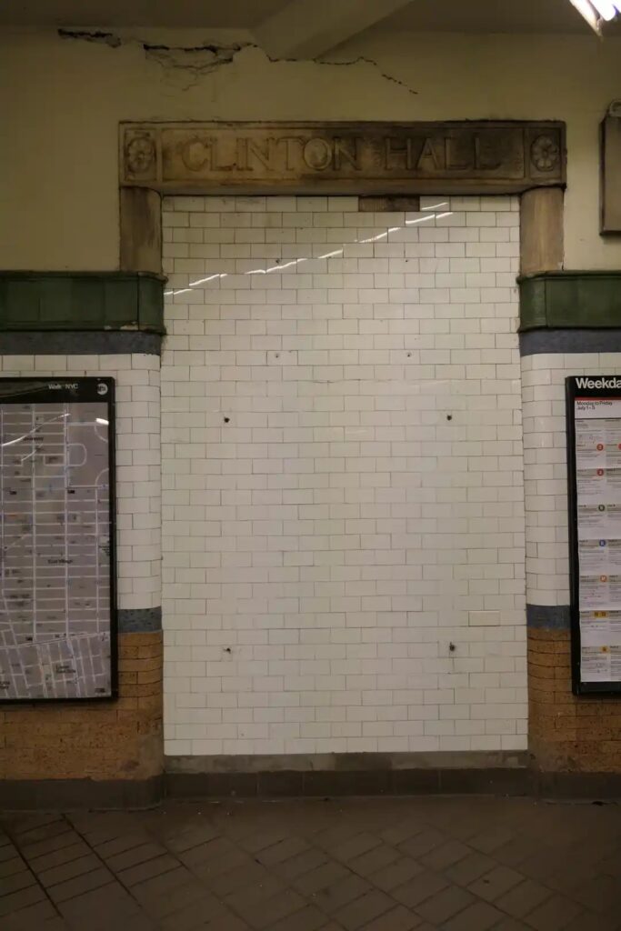 Esta puerta conectaba la estación Astor Place con Clinton Hall