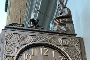 El reloj Wizard of Park Avenue en la calle 32