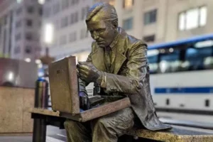 Double Check statue at Broadway and Liberty Place, Downtown