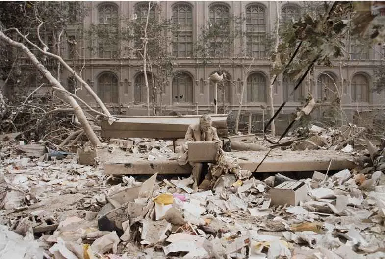 Double Check, un símbolo de resiliencia en el centro de Manhattan