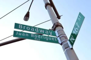 Avenida dedicada al primer imigrante en nueva york de origen dominicano Juan rodriguez way