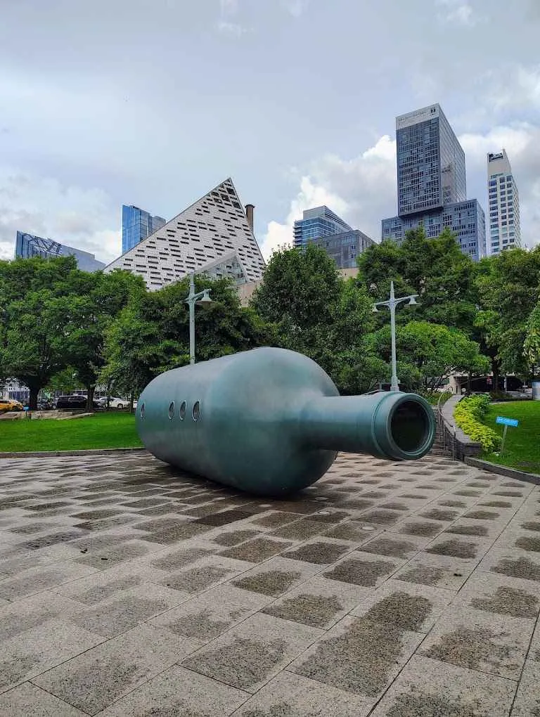 escultura private passage en hudson river park