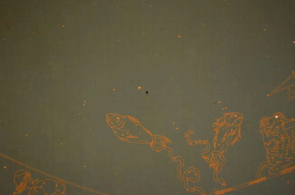 el agujero de la guerra fria cerca de piscis en grand central