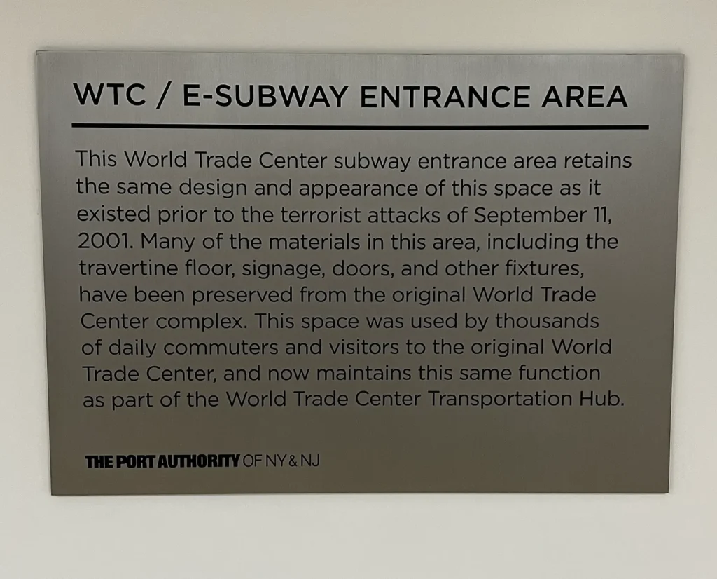 Plaa informativa de la unica puerta de acero del WTC original