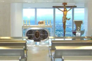 Iglesia más alta de Europa en la torre Emperador Castellana de Madrid