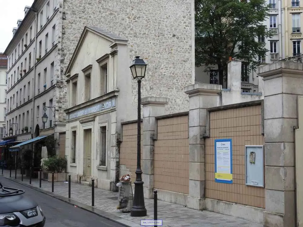 la antigua fachada del Grand Lavoir fue movida 40 metros de su posicion original