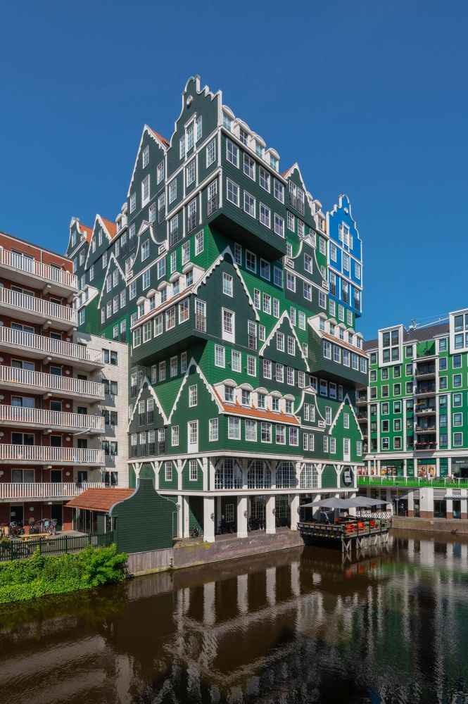 hotel inntel zaandam con un parecido a una torre de legos