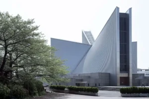Catedral de Tokio: sus singulares paraboloides hiperbólicos.