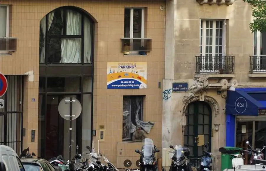 Detalle artístico escondido en Montmartre