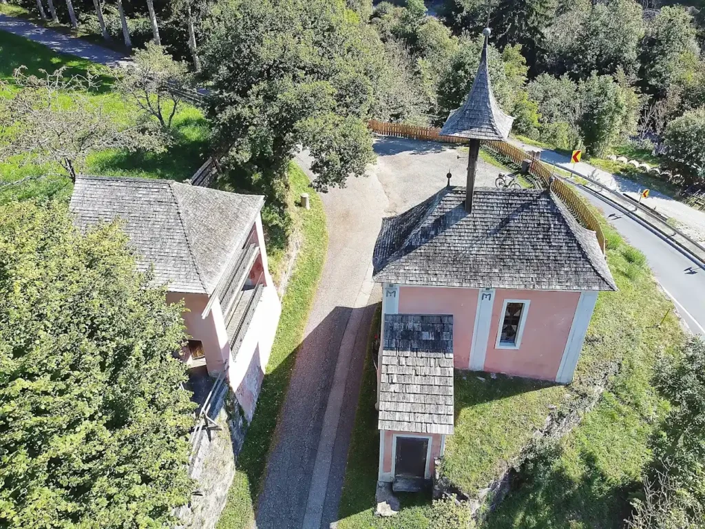 vista aerea de la iglesia dividida de gmund