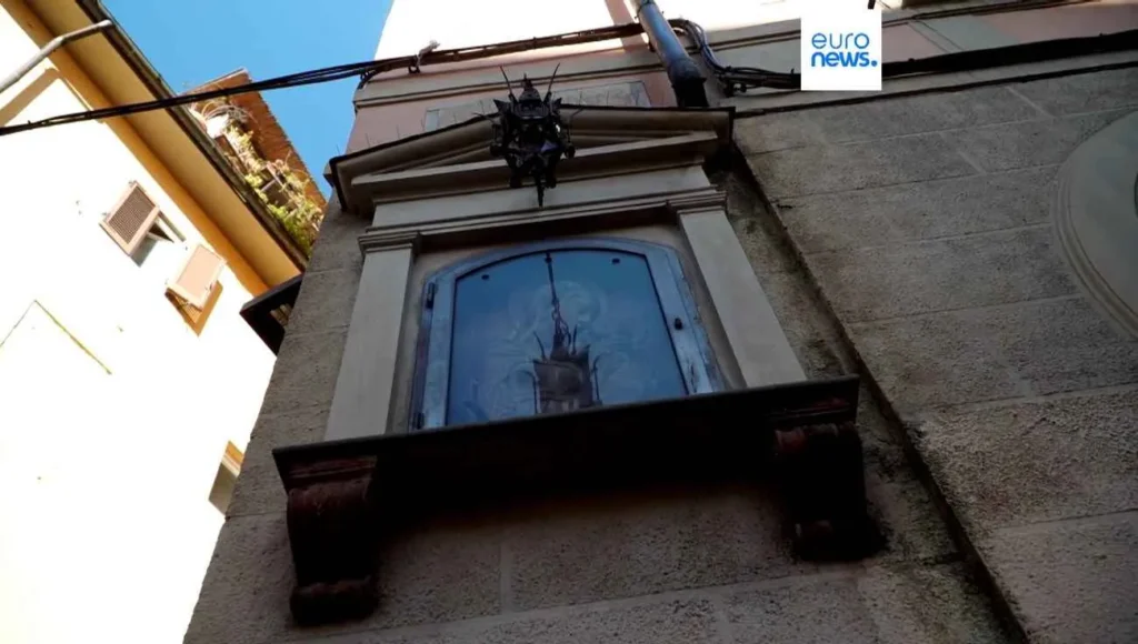la madonna di via pietrapiana vista desde abajo