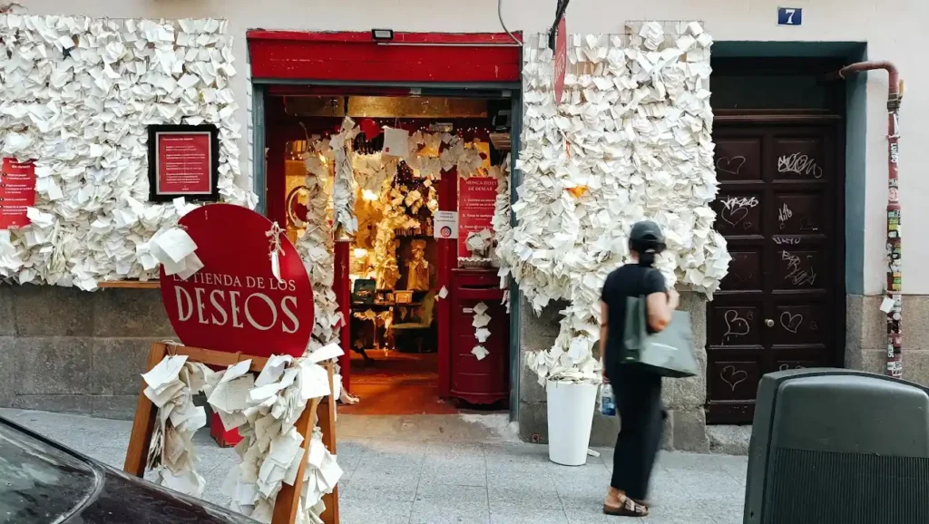 fachada de la tienda de los deseos en madrid
