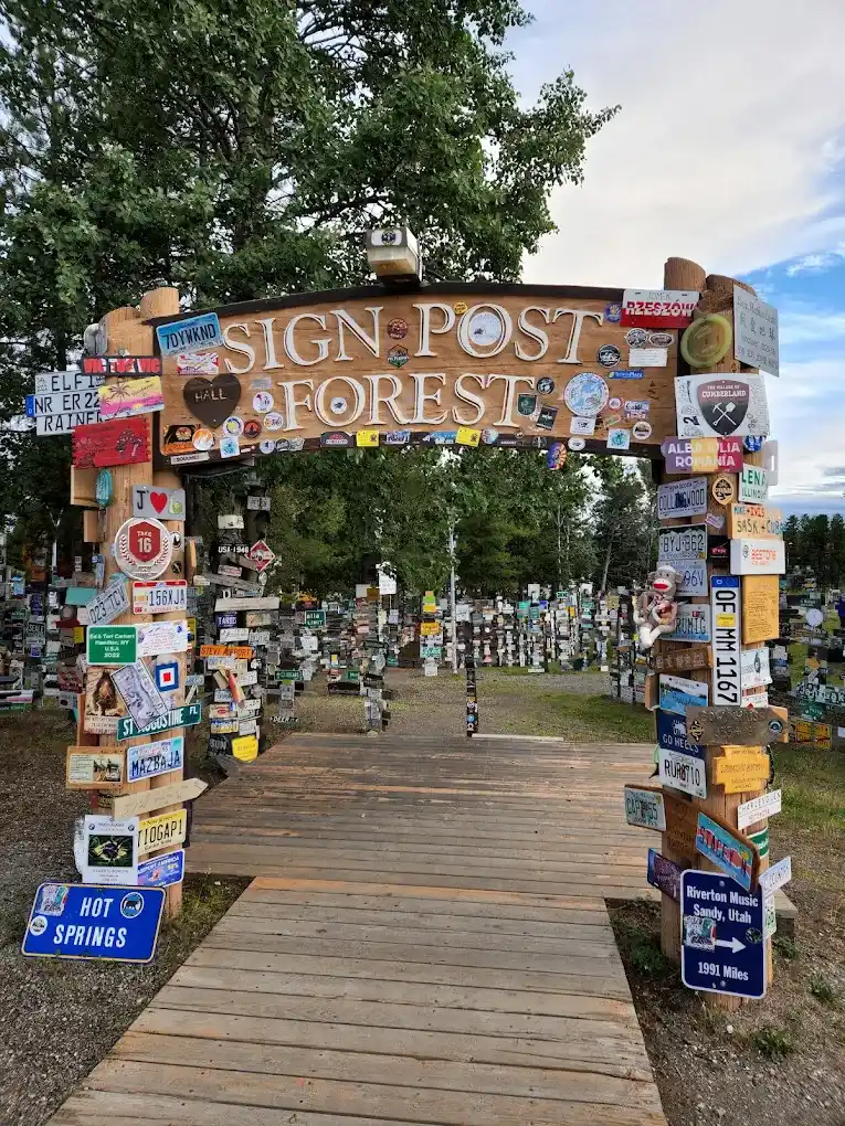 entrada al sign post forest en el yukon