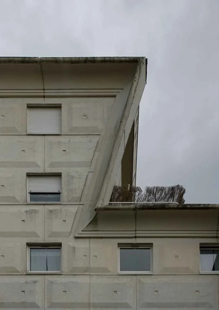 Arte urbano que fusiona escultura y arquitectura