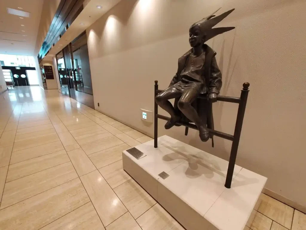la Kiskirálylány se encuentra en el 5to piso del teatro metropolitano de tokio