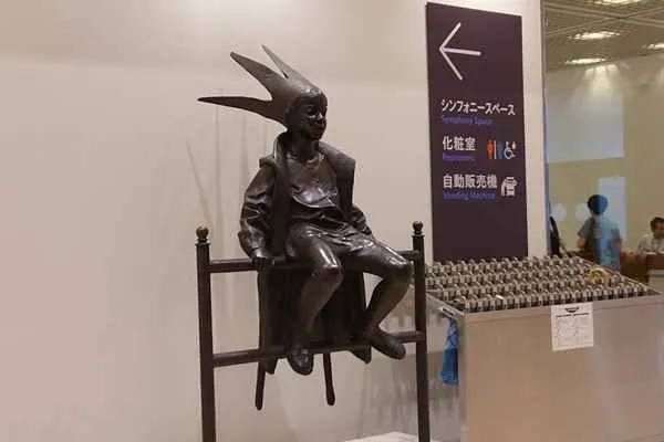 Kiskirálylány (Princesita) en el teatro metropolitano de Tokio regalada por László Marton