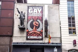 la unica estatua de lenin en irlanda del norte se encuentra en un club gay de belfast llamado kremlin