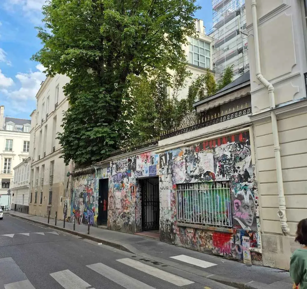 fachada de la casa de serge gainsbourg
