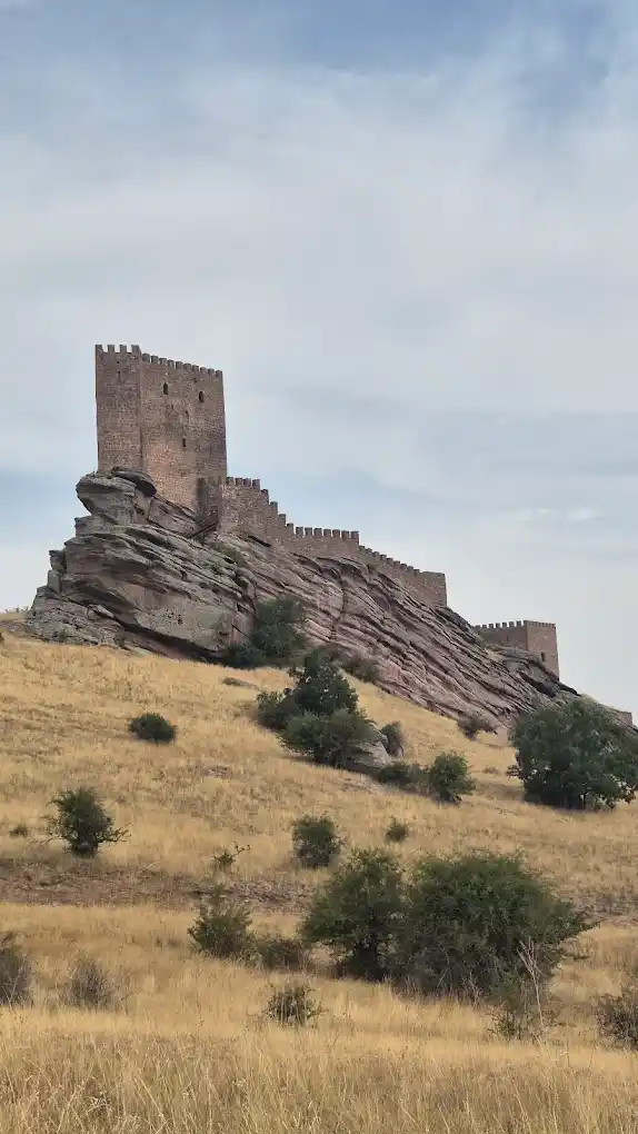 visto desde lejos la torre de la alegria o castillo de zafra