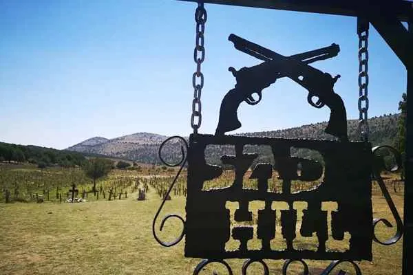 locacion final de la pelicula el bueno, el malo y el feo, cementerio sad hill