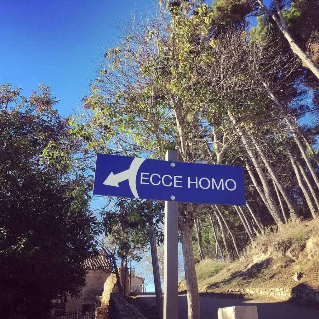 letrero que indica el lugar dond se encuentra el ecce homo