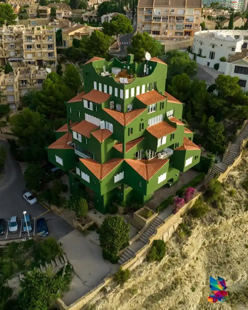 imagen con dron del edificio xanadú