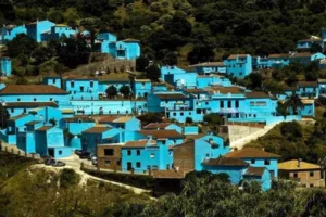 la aldea azul de juzcar o pueblo pitufo de malaga
