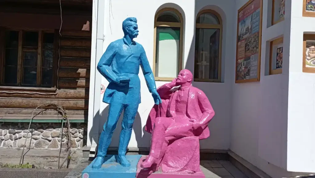 lenin y gorki tomando el sol