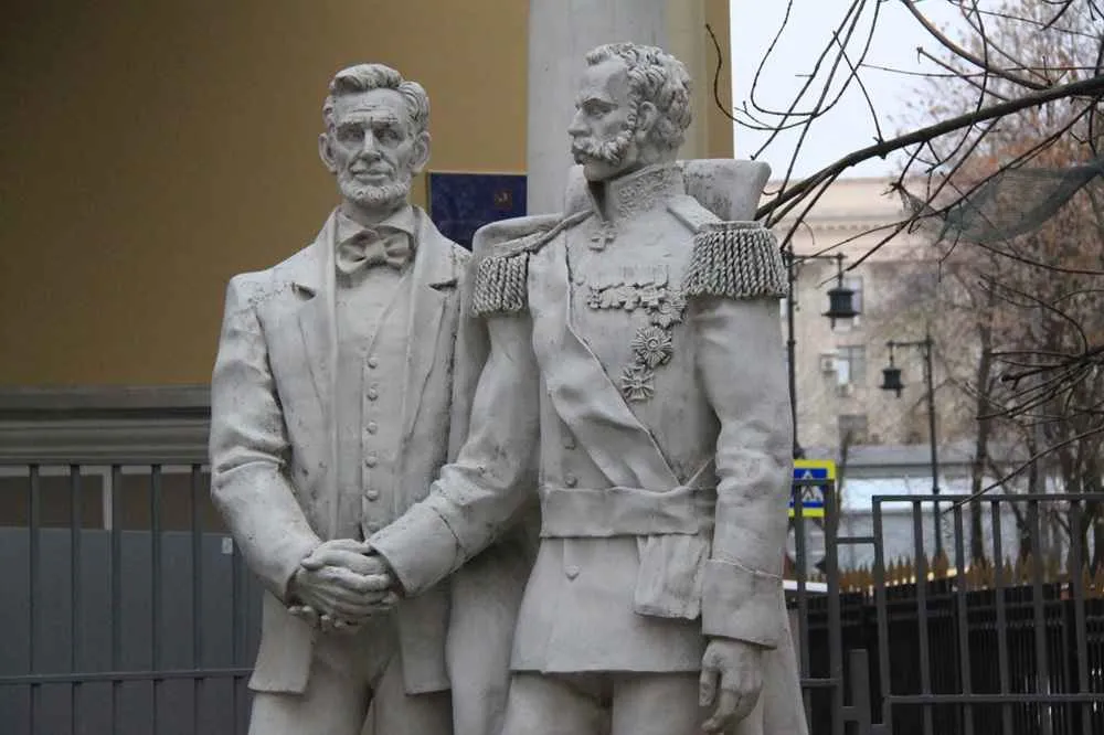 monumento a abraham lincoln en moscu