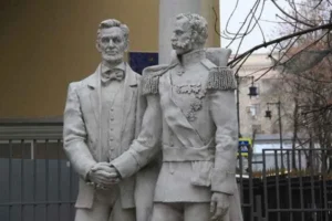 probablemente el unico monumento a un presidente americano en rusia, abraham lincoln en moscu