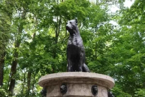 monumento en san petersburgo al perro de pavlov