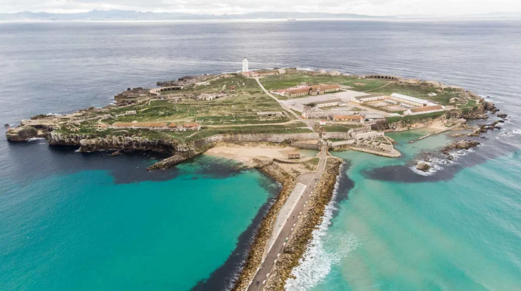 el extremo sur de la peninsula iberica en la isla de las palomas