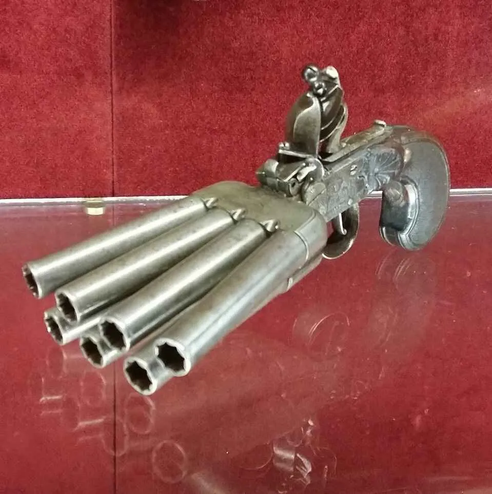 Pistola alemana de 7 cañones y un disparo antimotines