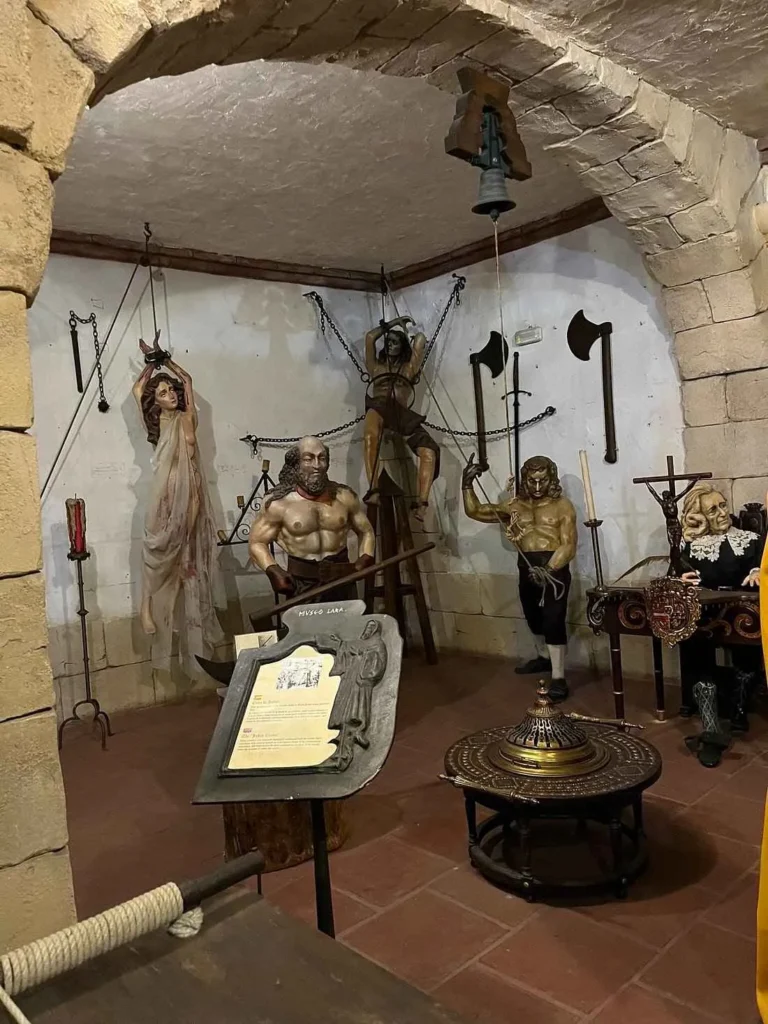 exhibicion de la tortura museo lara