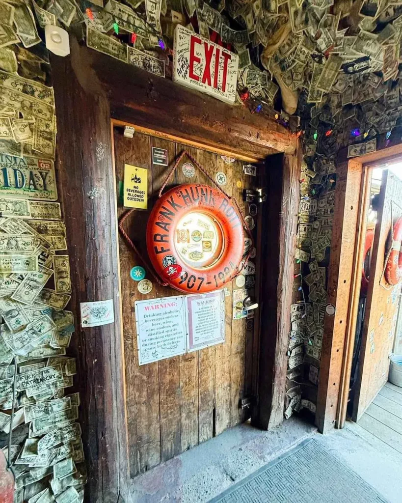 salida de emergencia de salty dawg saloon y homer spit