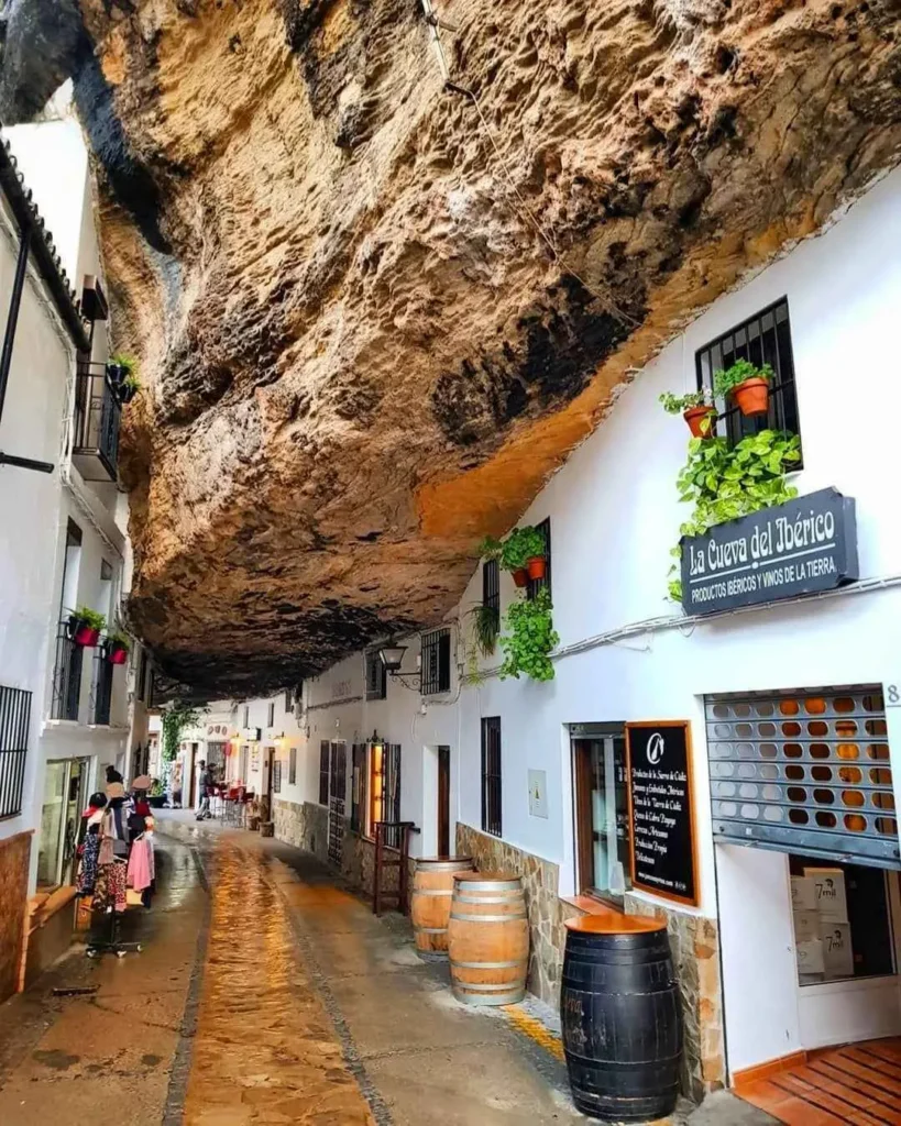 Calle cuevas de la Sombra en Setenil de las Bodegas