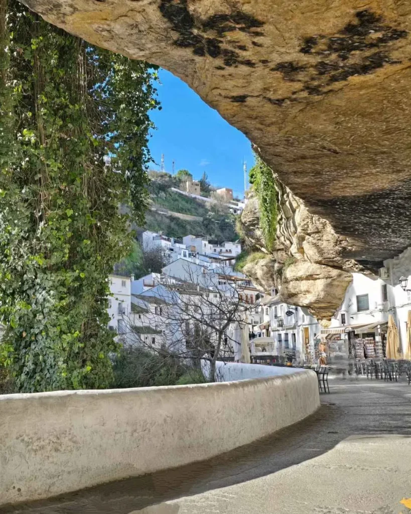zona de cafeterias en Setenil de las bodegas