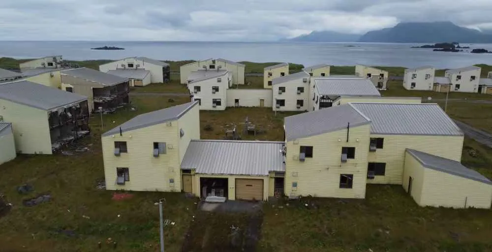 casas en ruinas en adak island