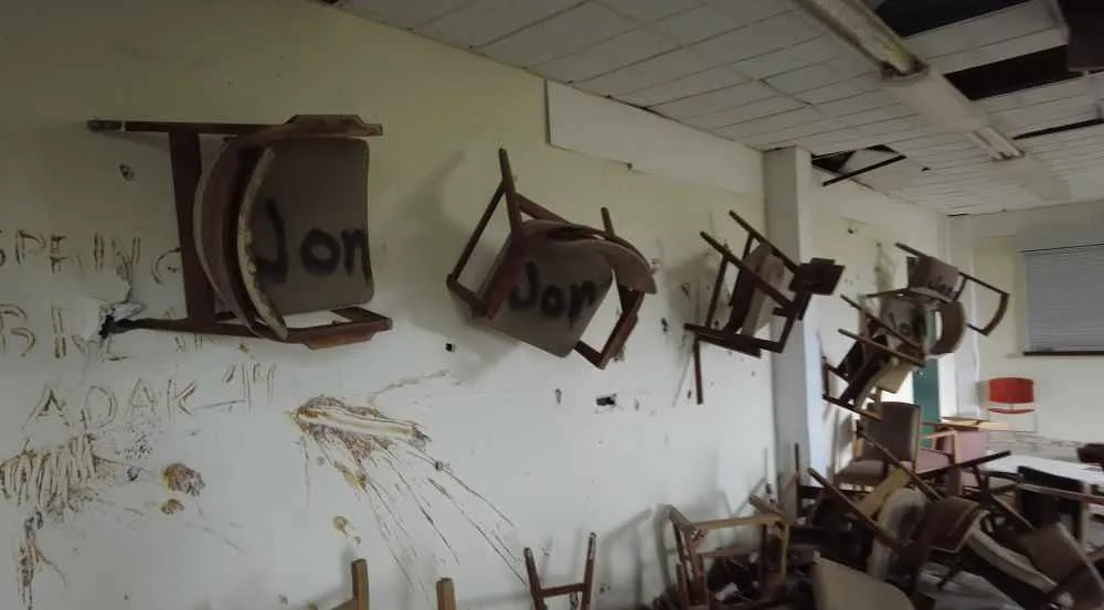 vandalismo en edificios abandonados en adak