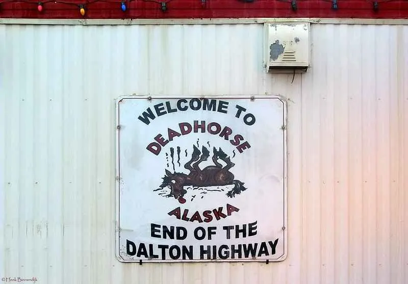 El icónico letrero de Deadhorse circa 2003