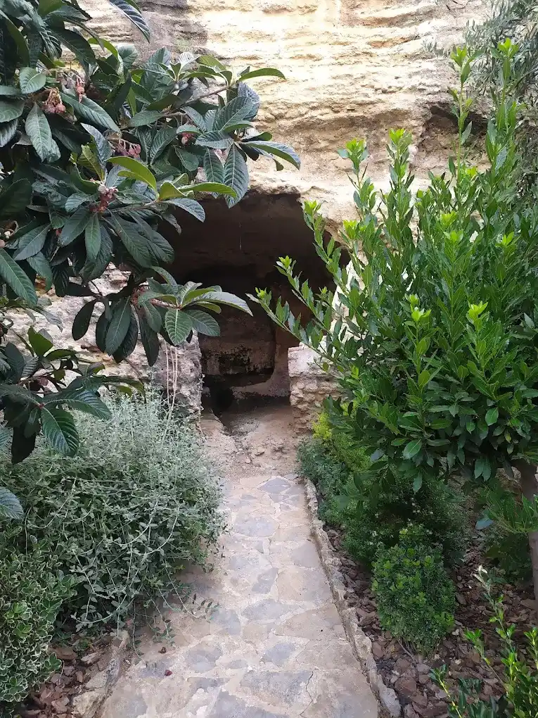 entrada a la ermita de la oscuridad
