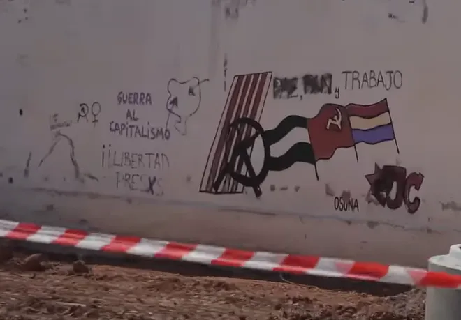 grafitis comunistas en marinadela