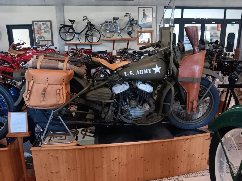 motocicleta antigua del ejercito estadounidense