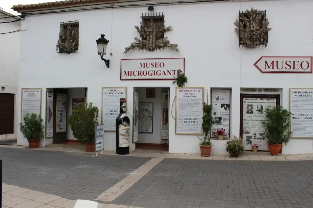 fachada del museo microgigante de guadalest