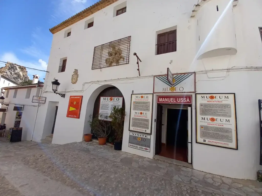 fachada del museo de microminiaturas manuel ussa