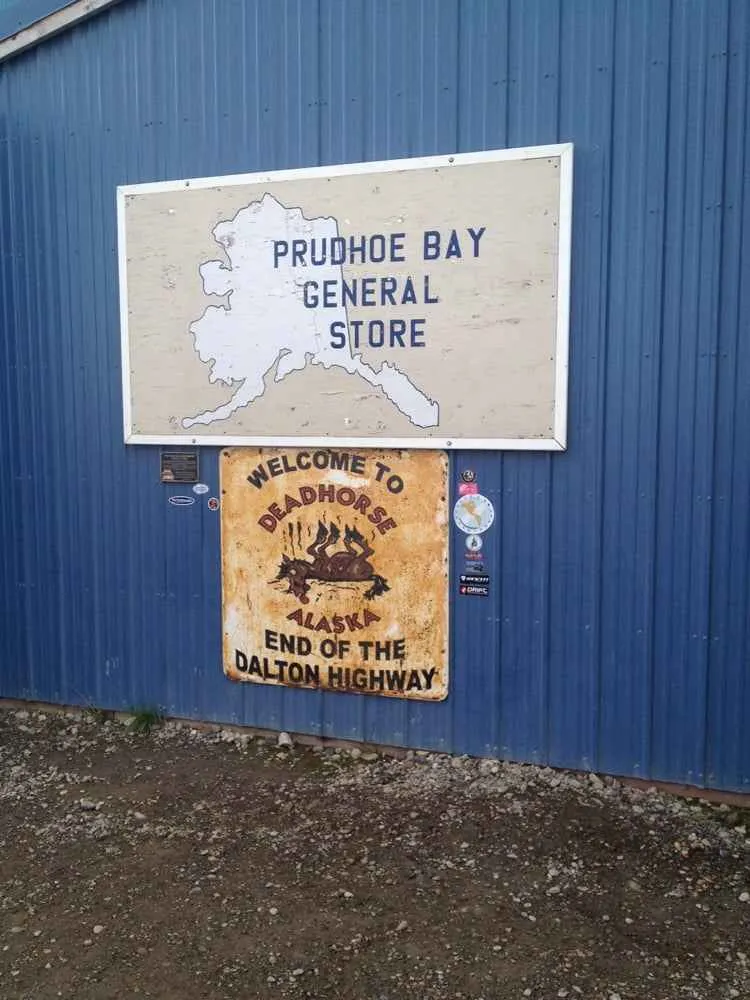 El muro y los primeros stickers en 2014