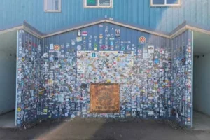 iconico letrero de deadhorse y prudhoe bay general store en alaska final de la Dalton Highway